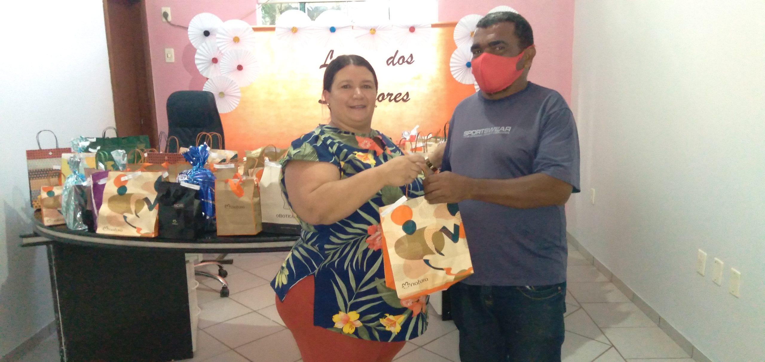 PREFEITURA DE CRIXÁS REALIZA LIVE DE SERVIDORES PARA SORTEIO DE BRINDES