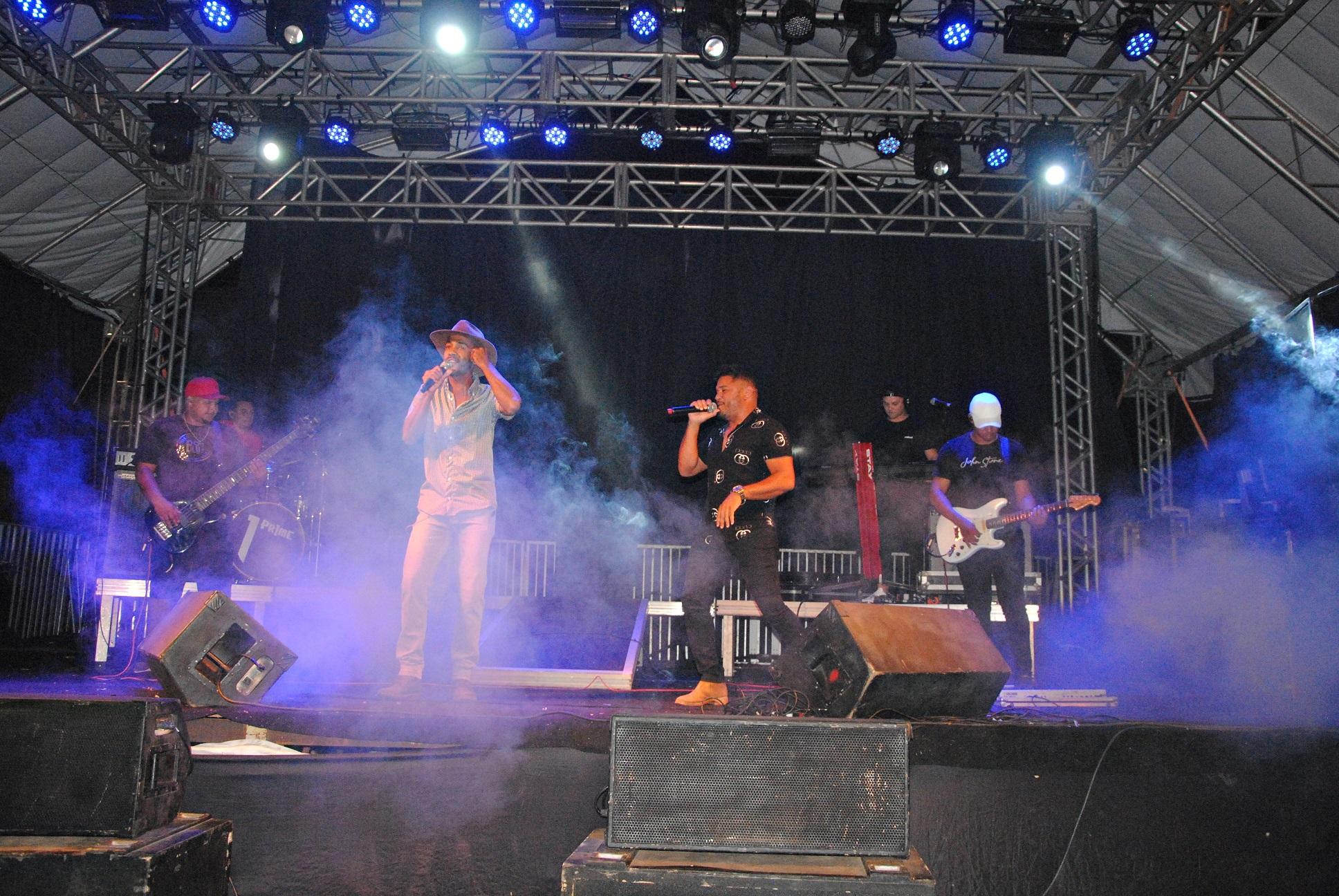 ARTISTAS LOCAIS E REGIONAIS SE APRESENTAM NA SEGUNDA NOITE DA FESTA DO MILHO EM CRIXÁS TOCANTINS