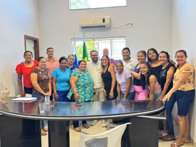 Prefeita Flávia do Leitoa participa de Reunião Administrativa no Palácio Municipal “José Luiz de Almeida”