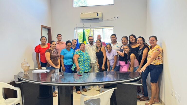Prefeita Flávia do Leitoa participa de Reunião Administrativa no Palácio Municipal “José Luiz de Almeida”
